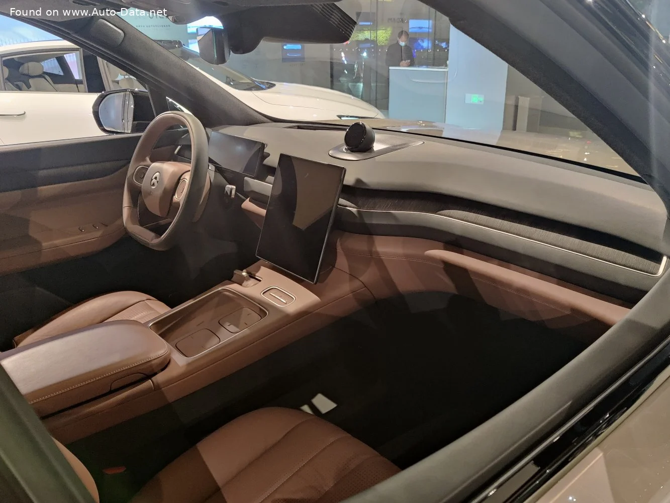 NIO ES8 Long Range 100 kWh (653 Hp) i4WD Electric2023 - thumbnail 9