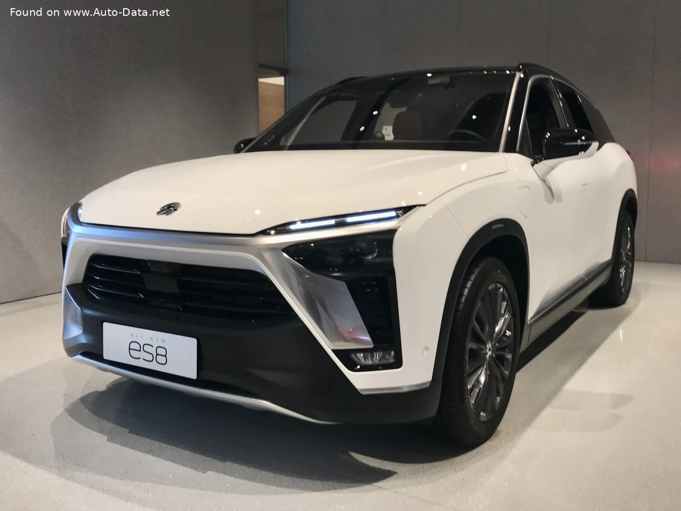 NIO ES8 100 kWh (544 Hp) 4WD Electric2020 - 2023 - 1