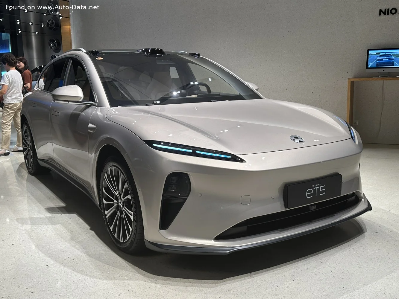 NIO ET5 Long Range 100 kWh (490 Hp) i4WD Electric2023 - thumbnail 6