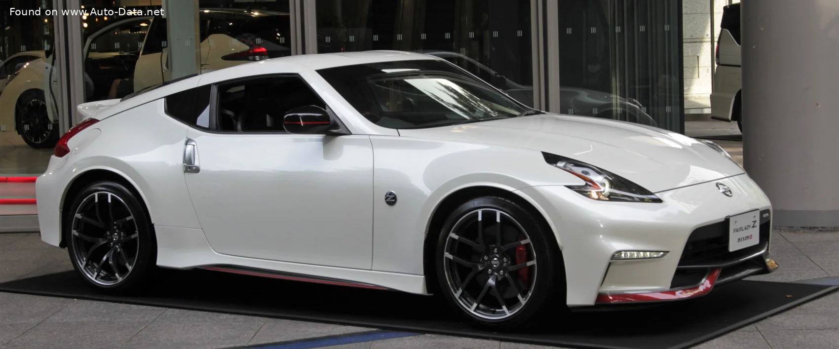 Nissan 370Z 3.7 V6 (332 Hp) Automatic (USA)2017 - 2020 thumbnail 5