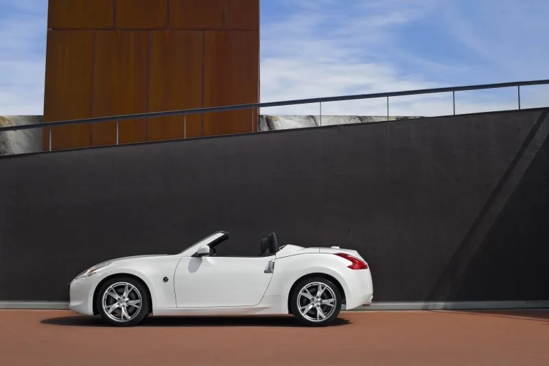 Nissan 370Z 3.7 V6 (328 Hp)2009 - 2012 thumbnail 4
