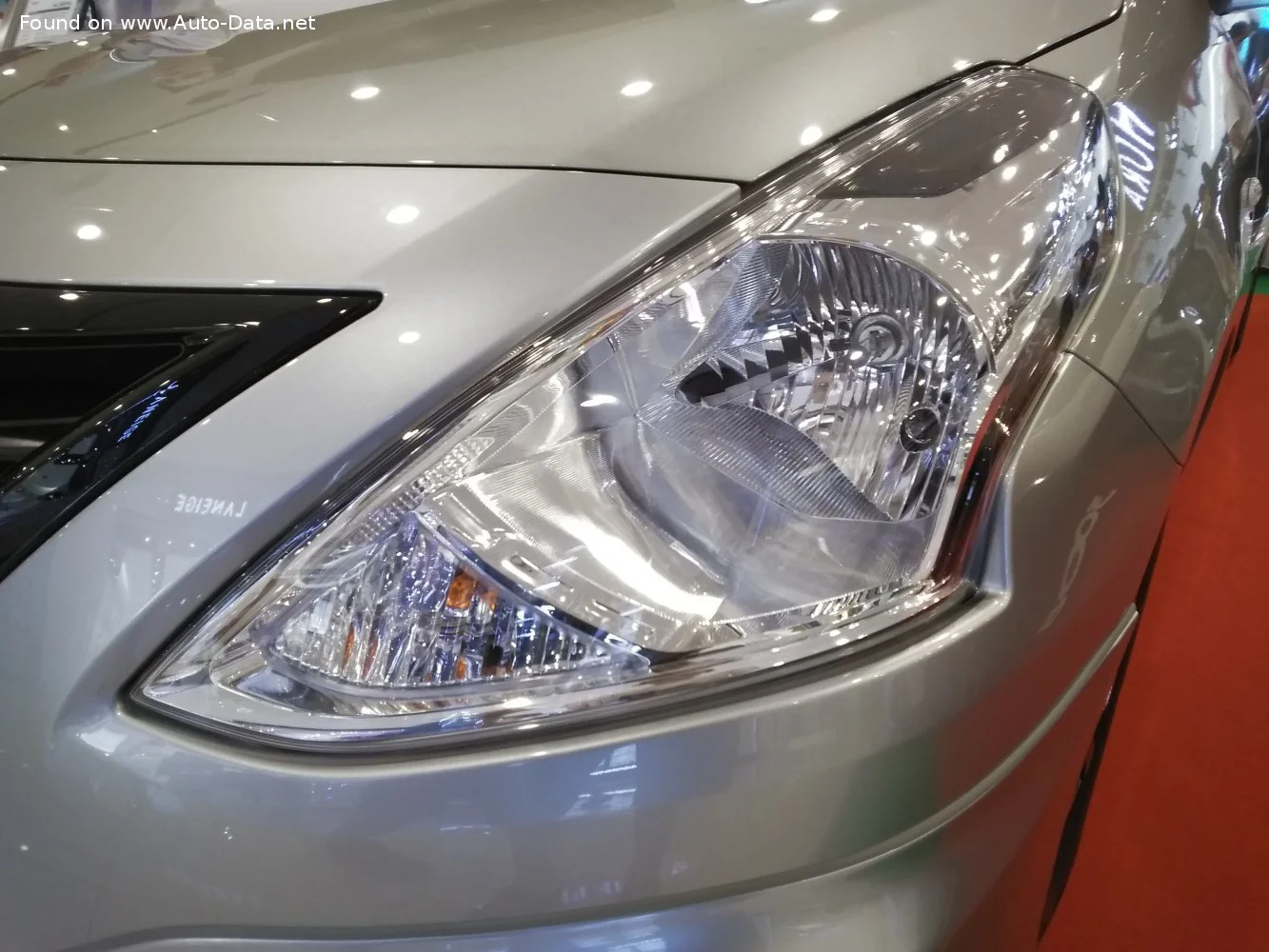 Nissan Almera 1.2i (79 Hp)2015 - 2018 thumbnail 3