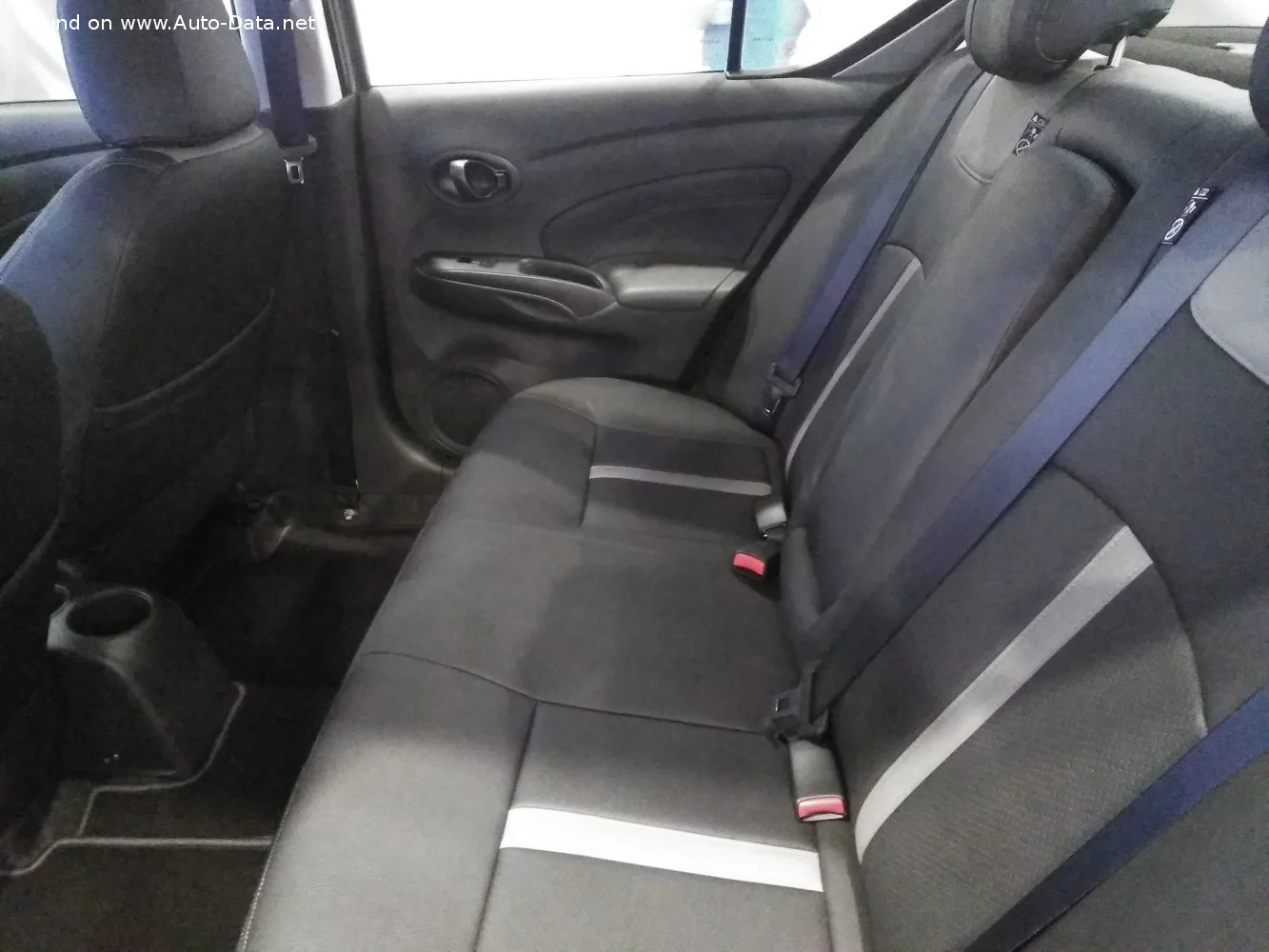 Nissan Almera 1.2i (79 Hp)2015 - 2018 thumbnail 5