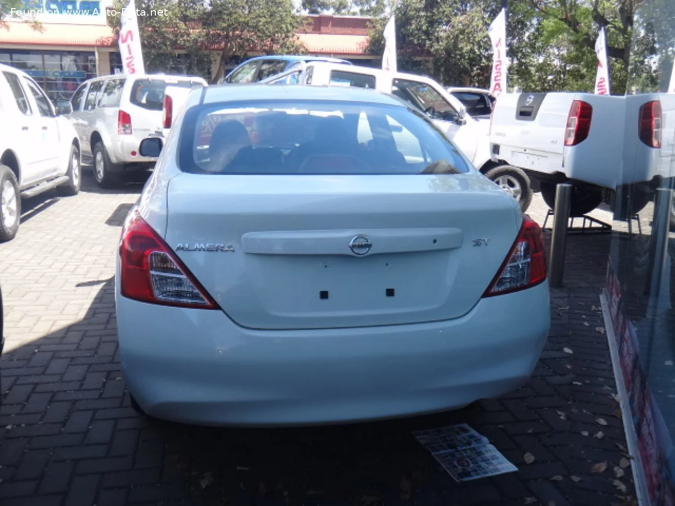 Nissan Almera Nissan Almera III (N17) thumbnail 5