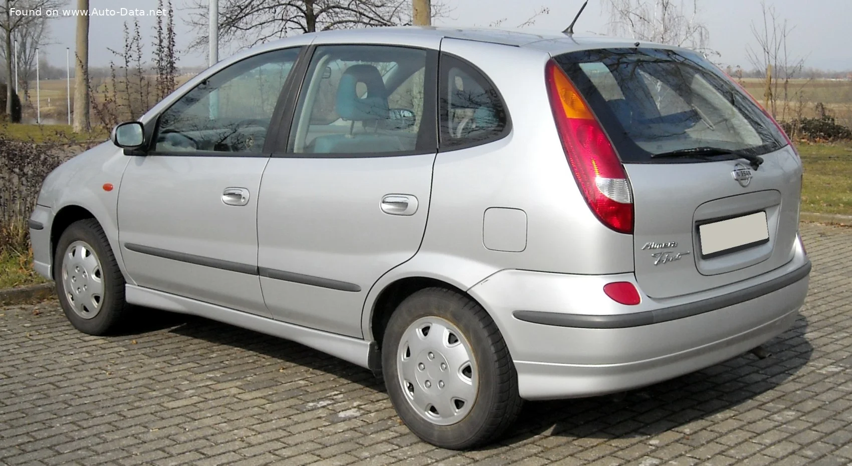 Nissan Almera 1.8 (114 Hp)2000 - 2003 thumbnail 2