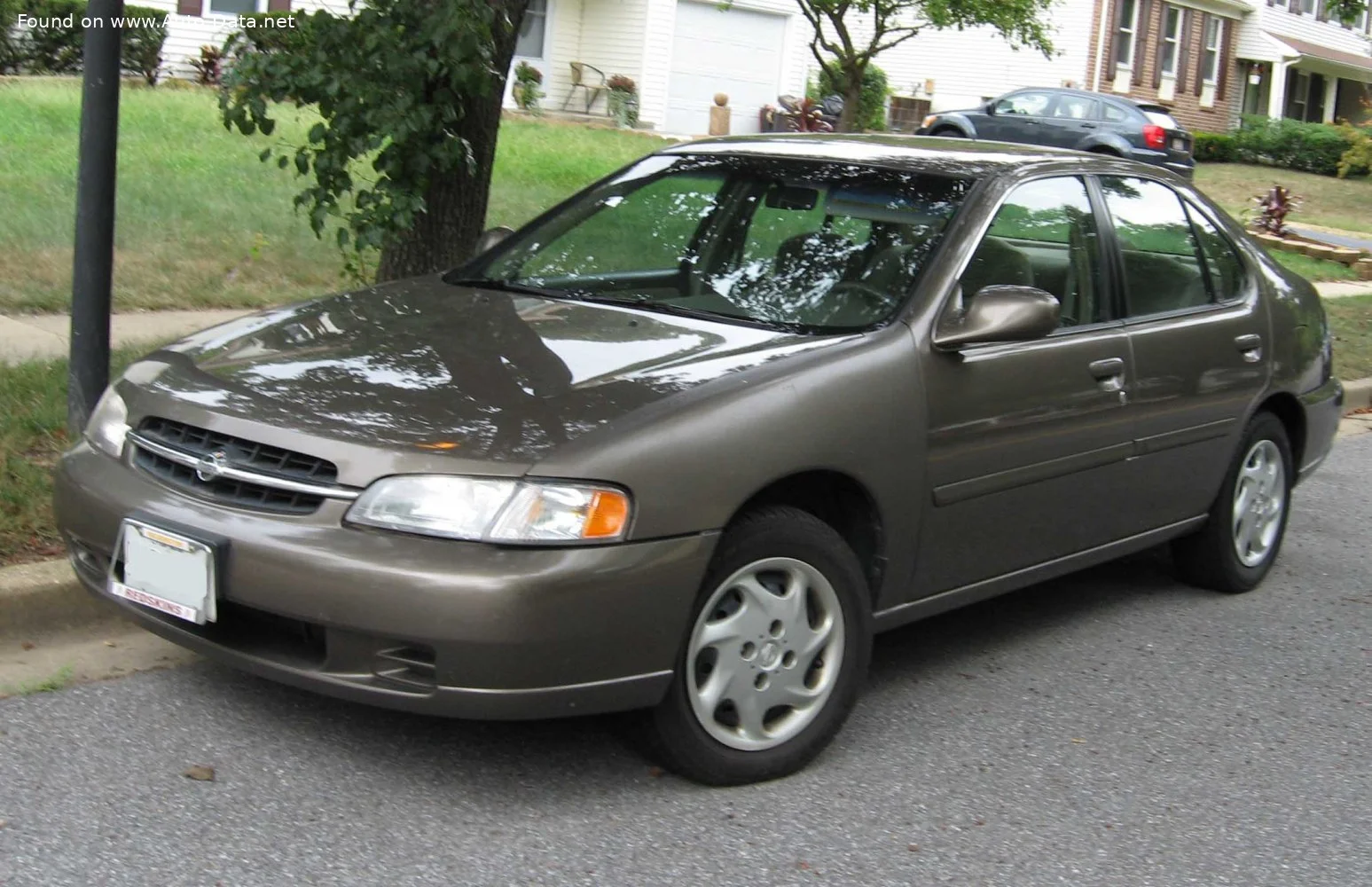 Nissan Altima 2.4 16V (152 Hp)1998 - 2002 - 1