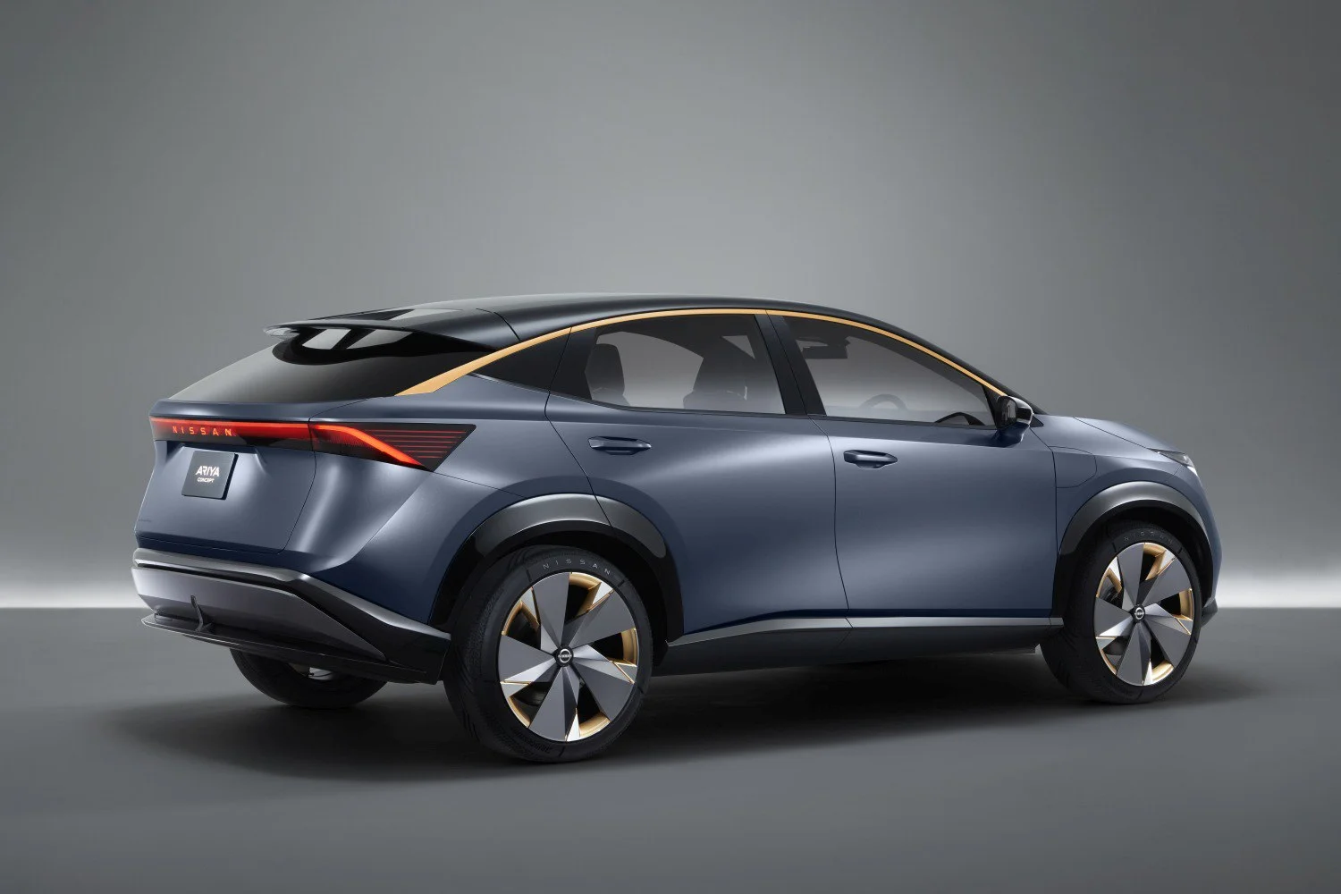 Nissan Ariya Nissan Ariya Concept thumbnail 3