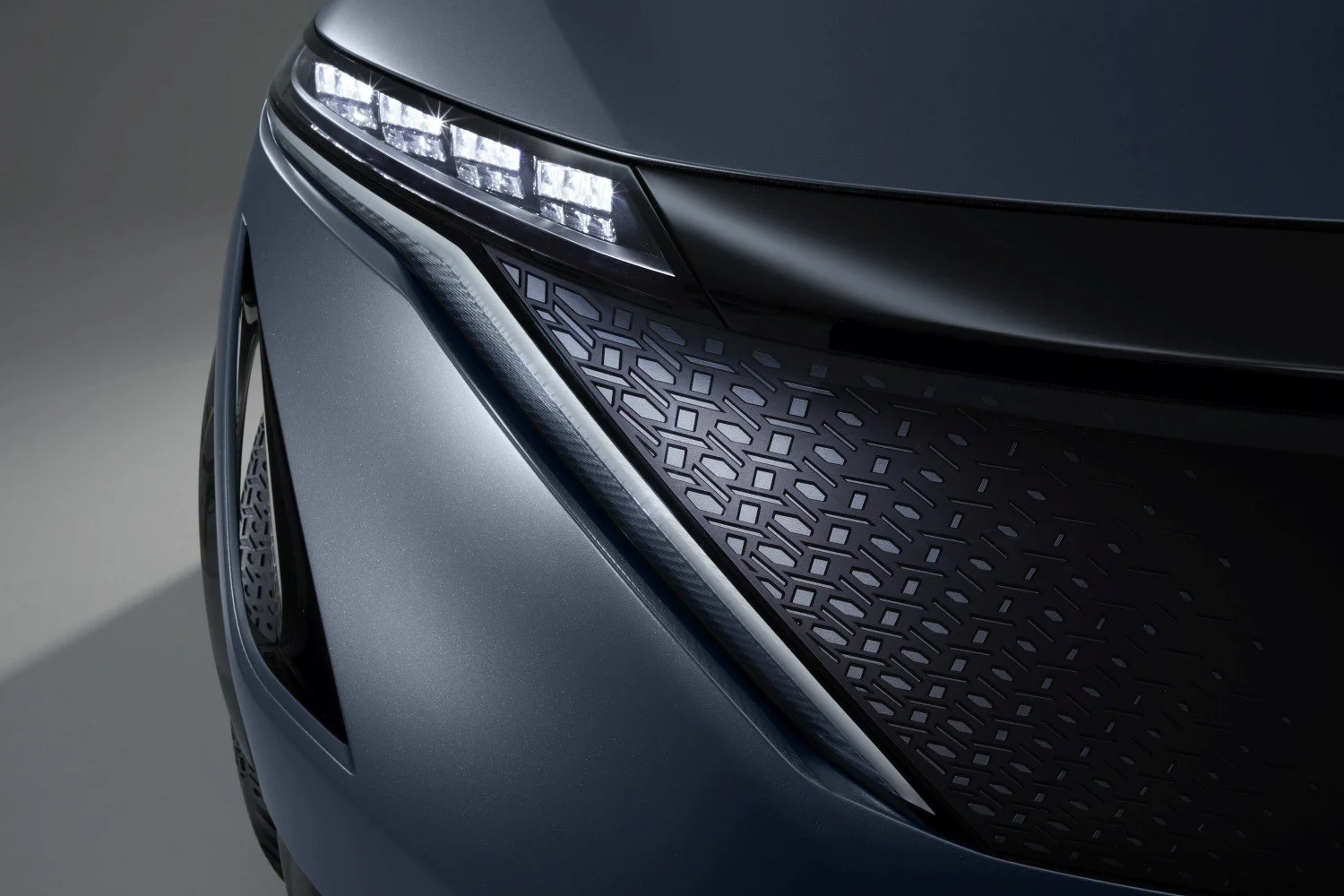 Nissan Ariya Nissan Ariya Concept thumbnail 7