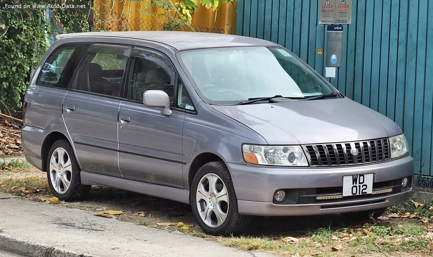 Nissan Bassara 2.4i (150 Hp) 4x4 Automatic1999 - 2001 - 1