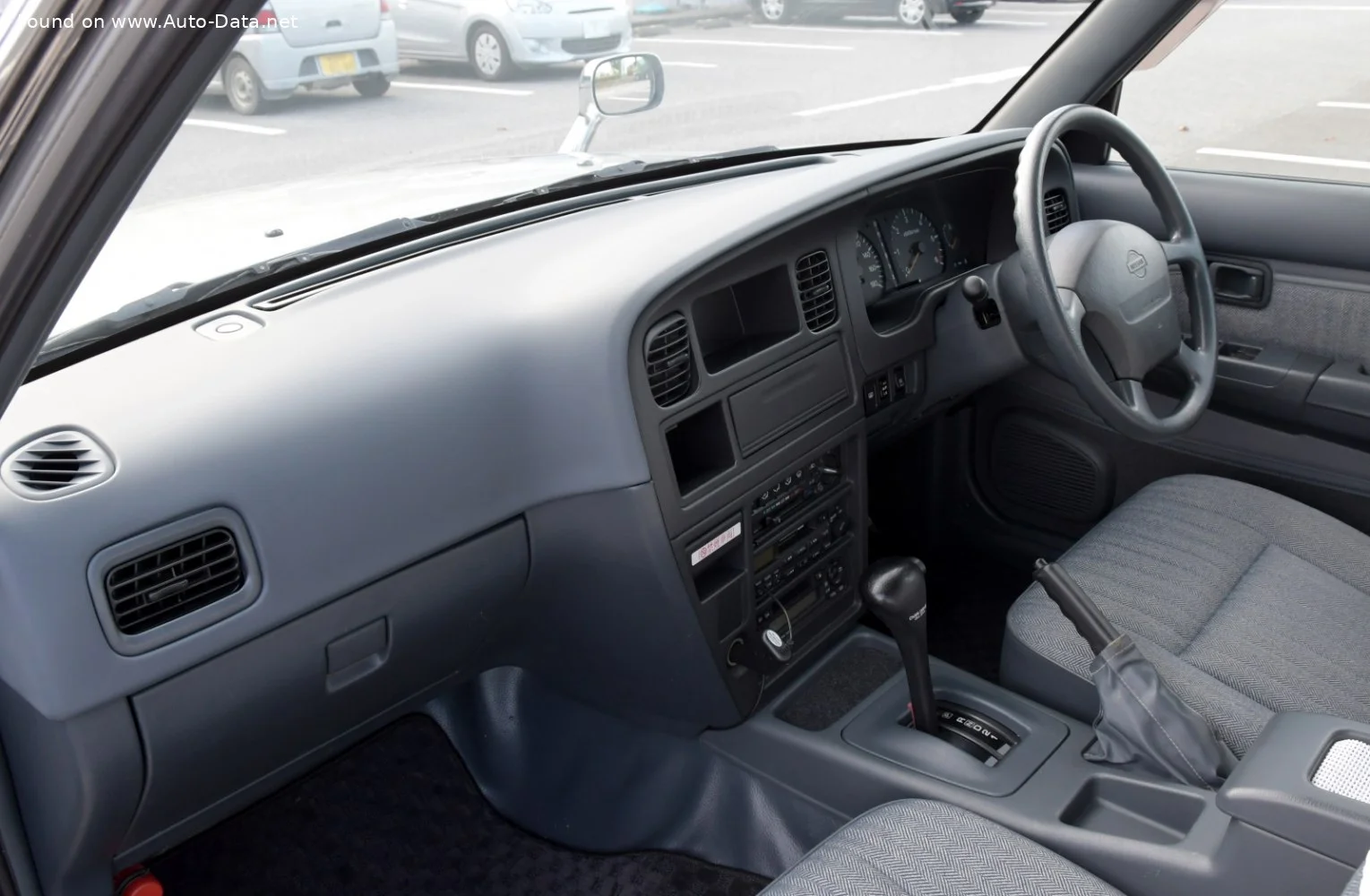 Nissan Crew 2.0 i 12V (130 Hp)1994 - 1998 thumbnail 3