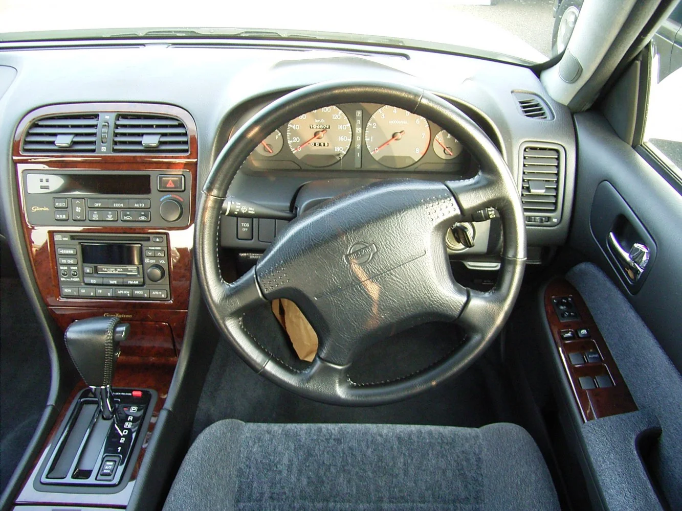 Nissan Gloria 3.0 i V6 (160 Hp)1995 - 1999 thumbnail 6