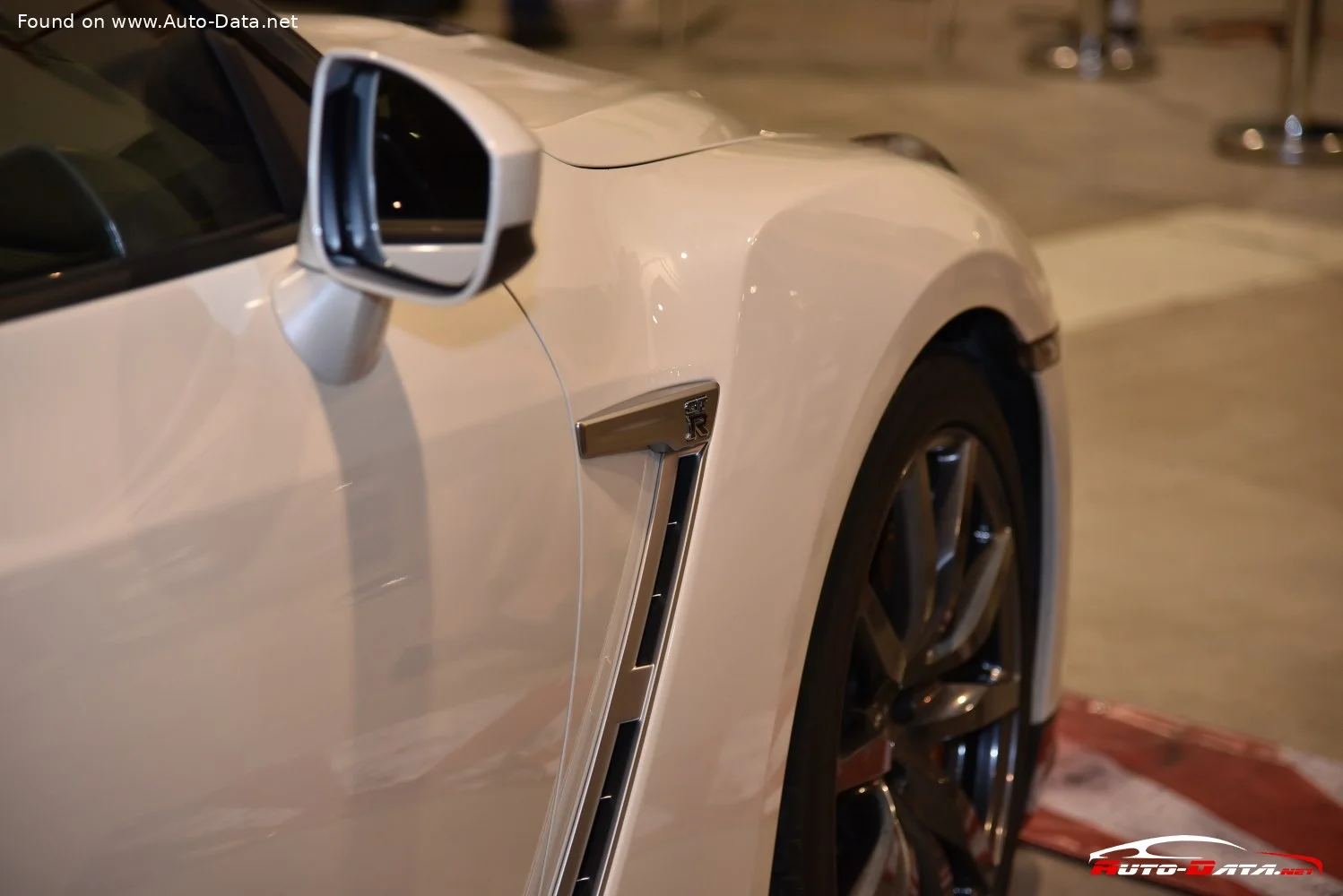 Nissan GT-R 3.8 V6 (570 Hp) AWD DCT2016 - 2023 thumbnail 4