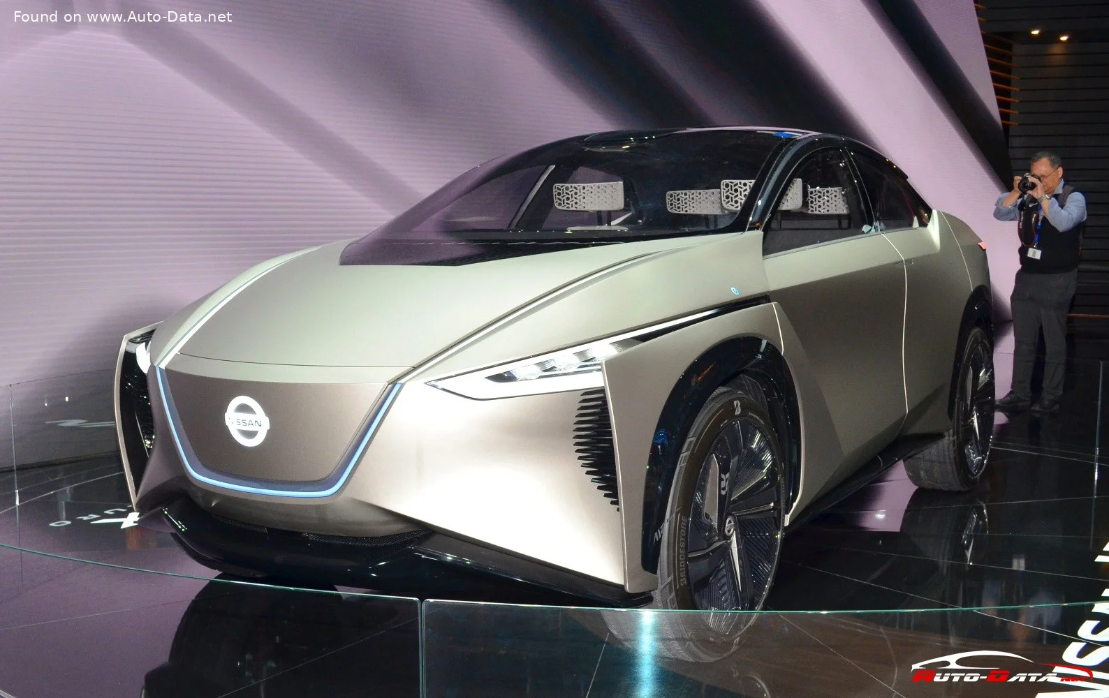 Nissan IMx Nissan IMx Kuro Concept thumbnail 2
