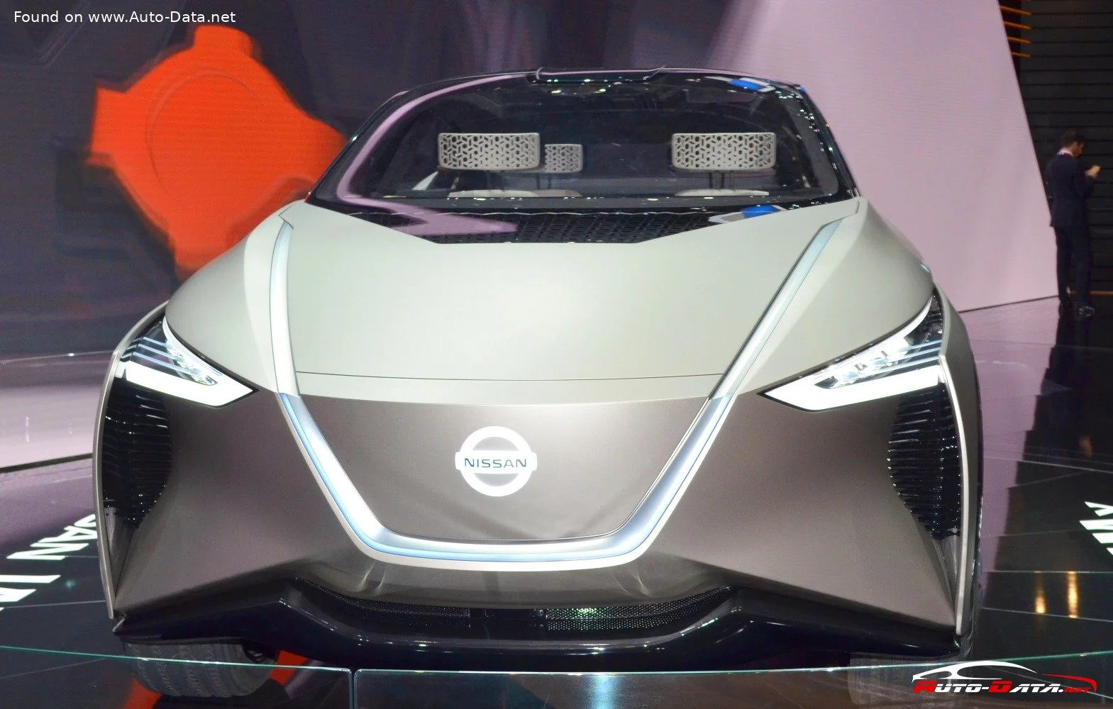 Nissan IMx Nissan IMx Kuro Concept thumbnail 5