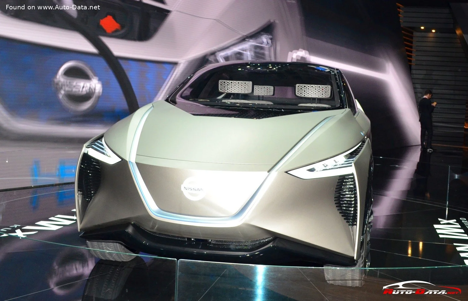 Nissan IMx Nissan IMx Kuro Concept thumbnail 6