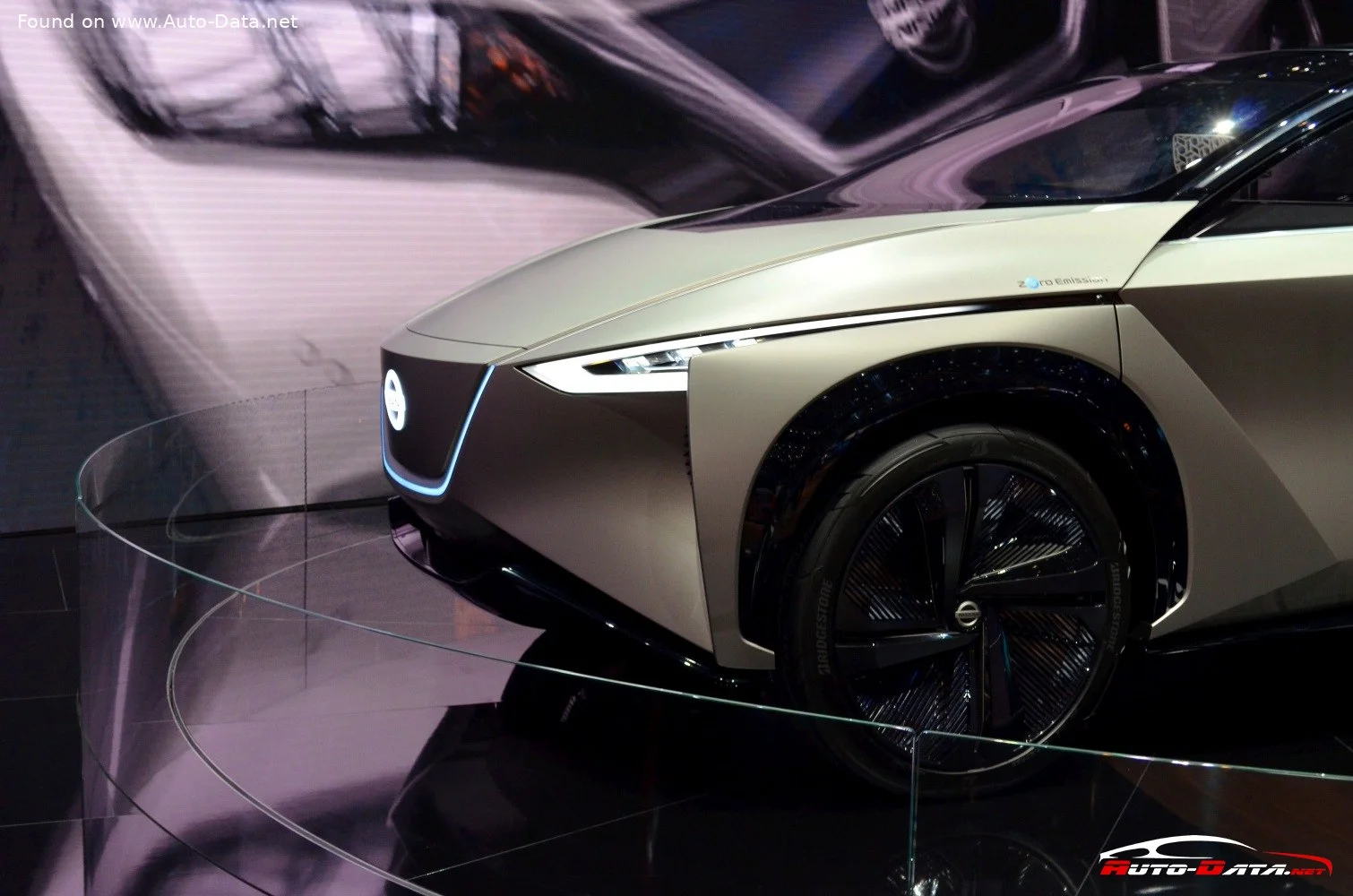 Nissan IMx Nissan IMx Kuro Concept thumbnail 7