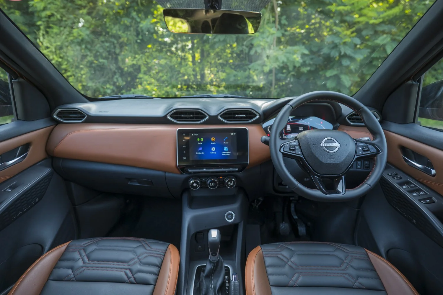 Nissan Magnite 1.0 (72 Hp)2024 - thumbnail 6