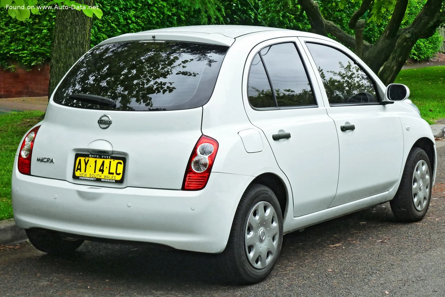 Nissan Micra 1.0 i 16V (65 Hp)2003 - 2005 thumbnail 2