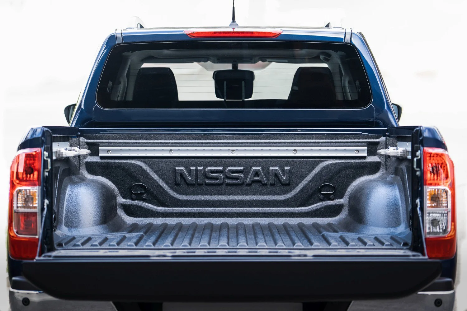 Nissan Navara 2.3 dCi (163 Hp) 4WD2019 - thumbnail 3