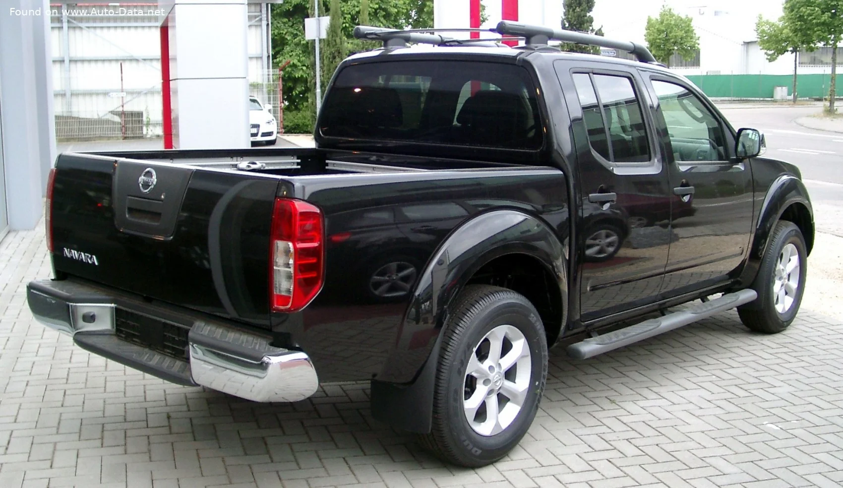 Nissan Navara 2.5 dCi (190 Hp)2010 - 2015 thumbnail 2