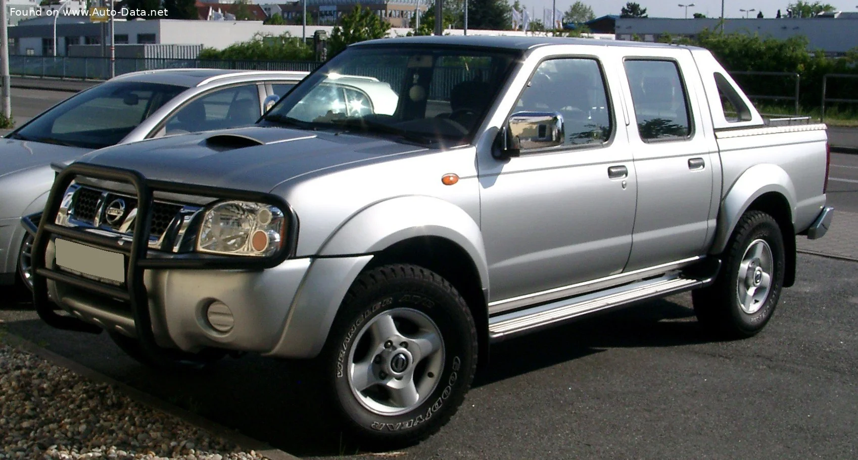 Nissan Navara 2.4 Double Cab 4WD (148 Hp)1998 - 2004 thumbnail 3