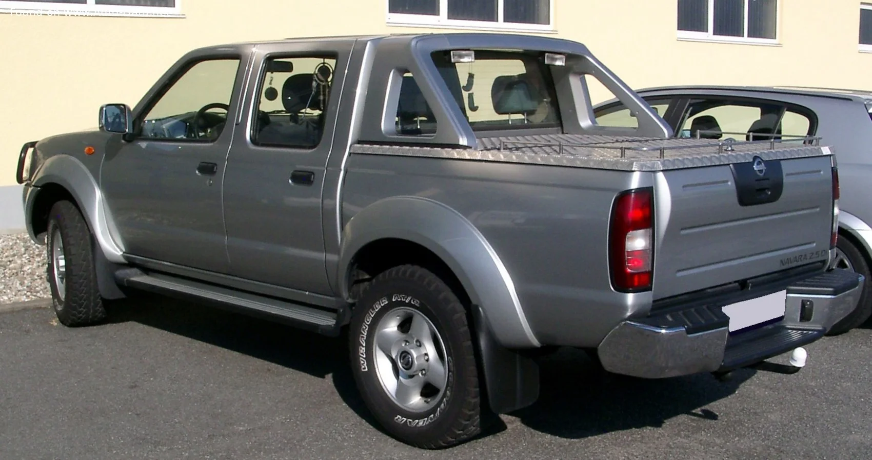 Nissan Navara 2.4 Double Cab 4WD (148 Hp)1998 - 2004 thumbnail 4