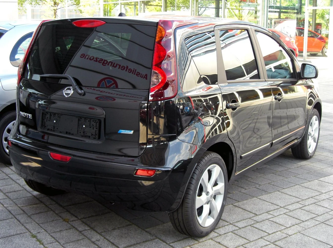 Nissan Note 1.4 (88 Hp)2010 - 2012 thumbnail 2