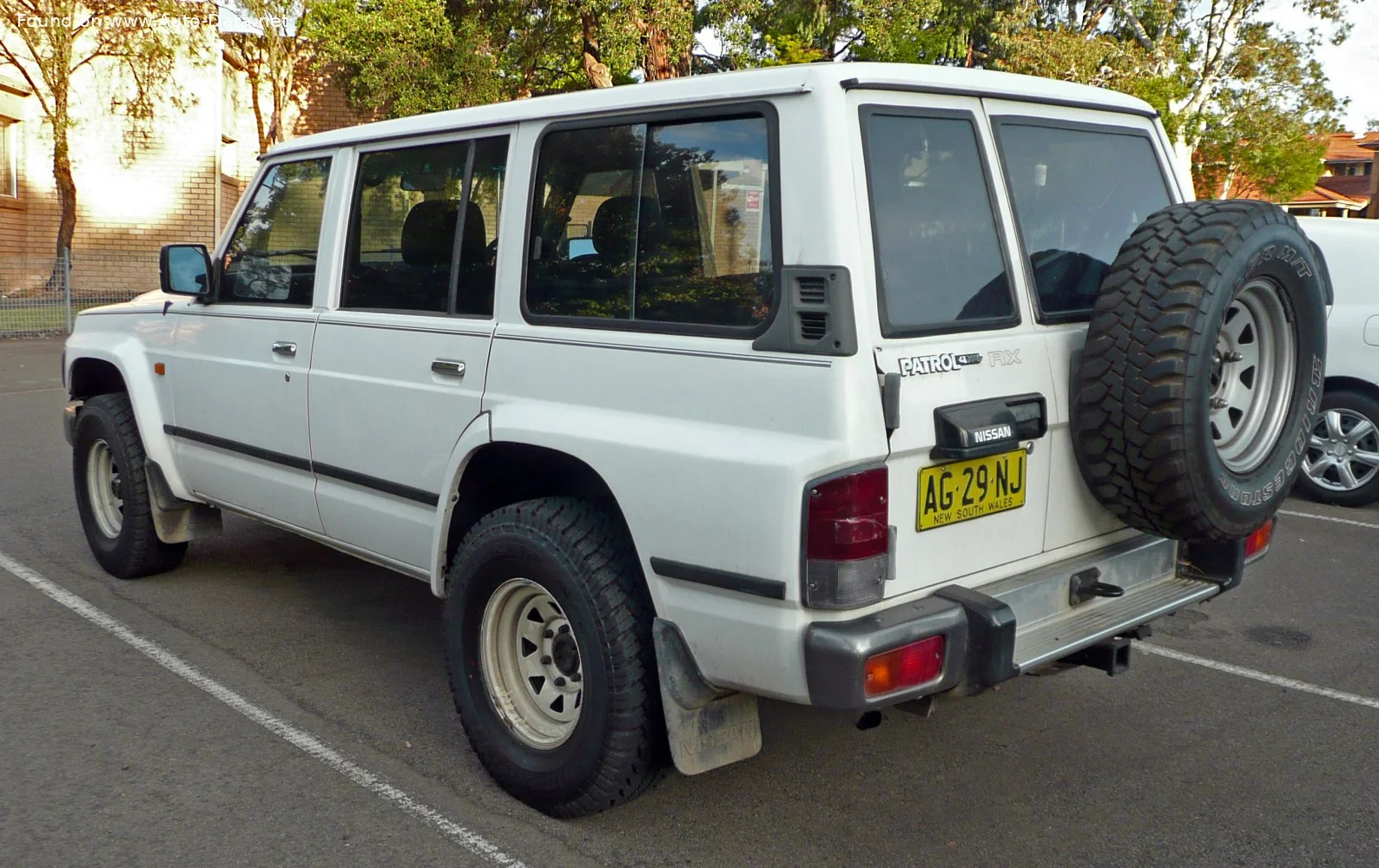 Nissan Patrol Nissan Patrol IV 5-door (Y60, facelift 1995) thumbnail 2