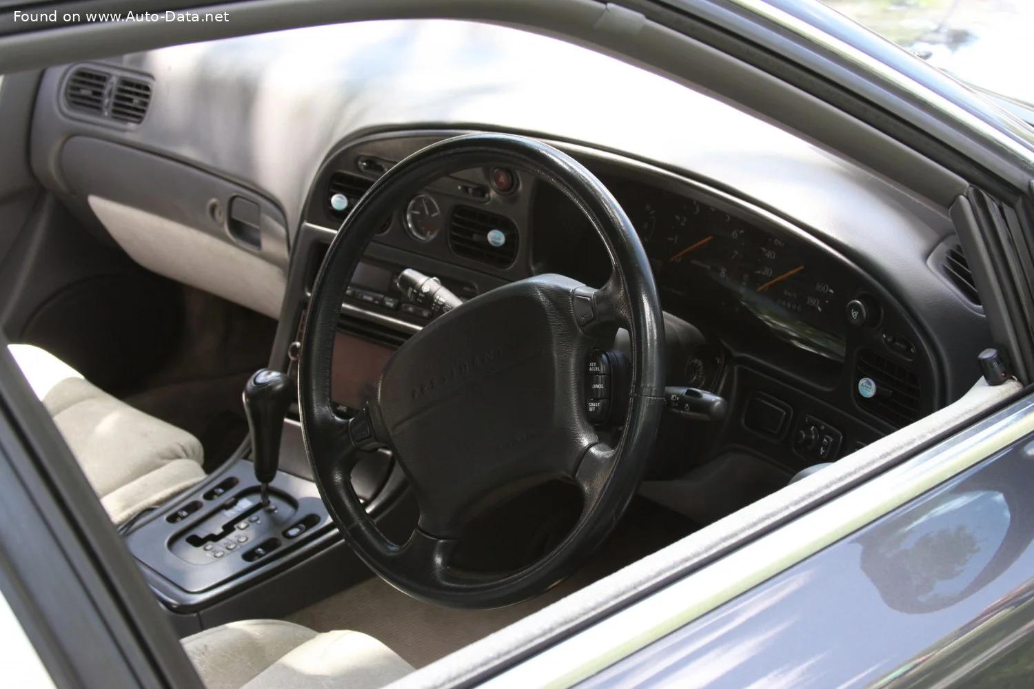 Nissan President 4.5 i V8 32V Type L (270 Hp)1990 - 2002 thumbnail 3