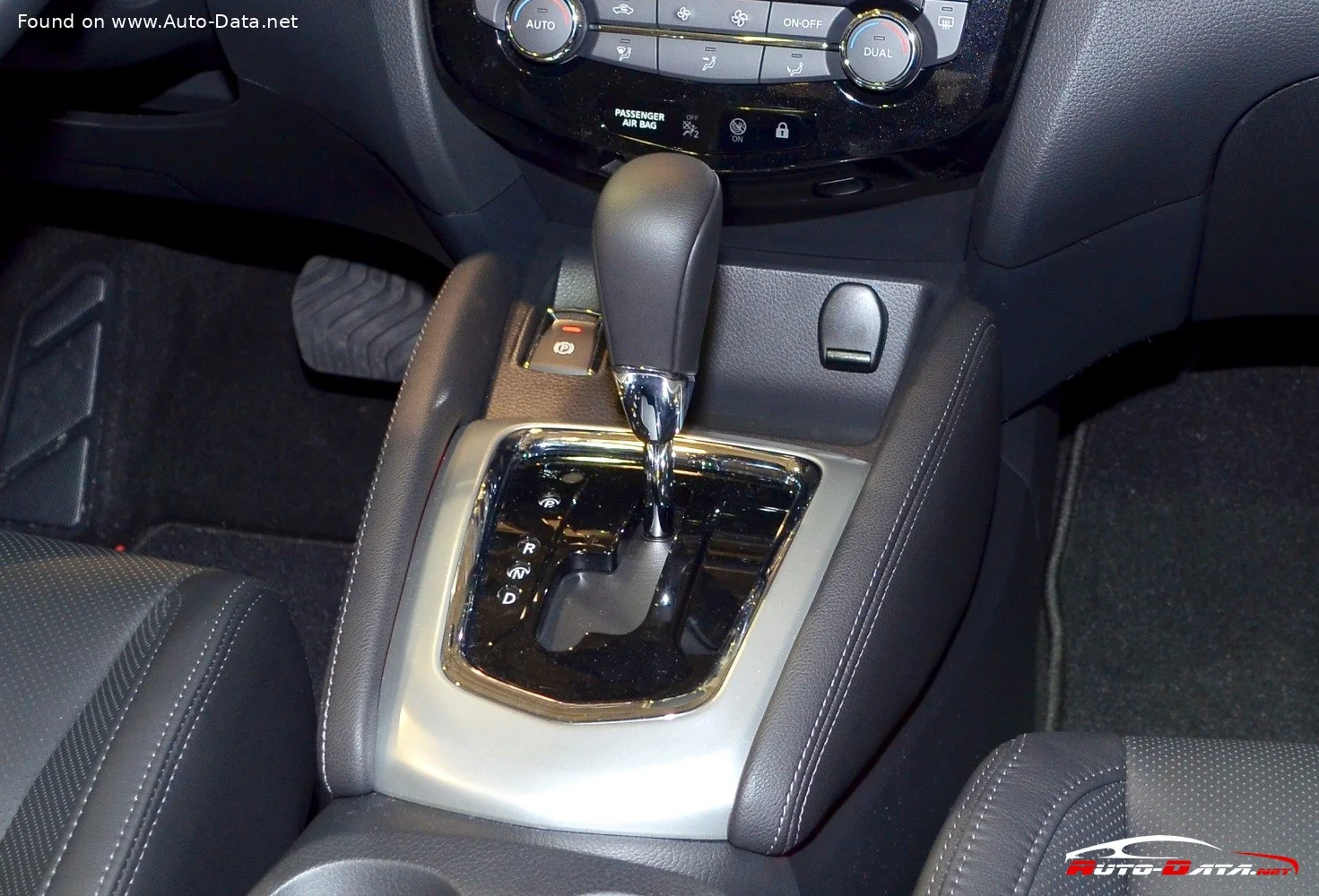 Nissan Qashqai 1.2 DiG-T (115 Hp)2013 - 2017 thumbnail 12