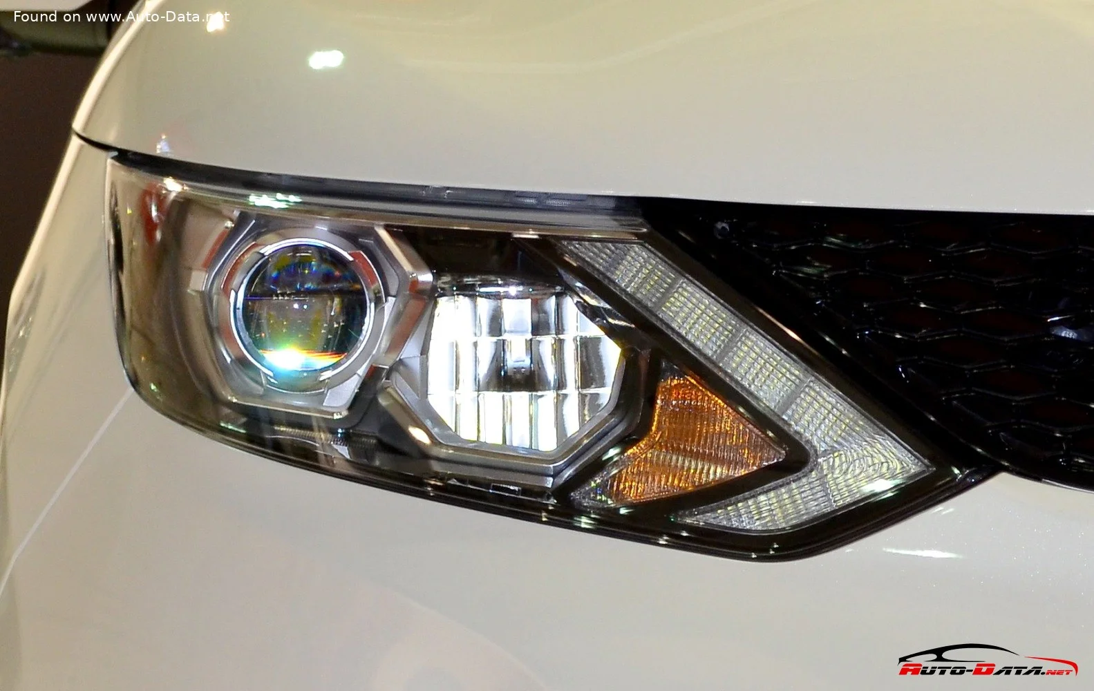 Nissan Qashqai 1.2 DiG-T (115 Hp)2013 - 2017 thumbnail 5