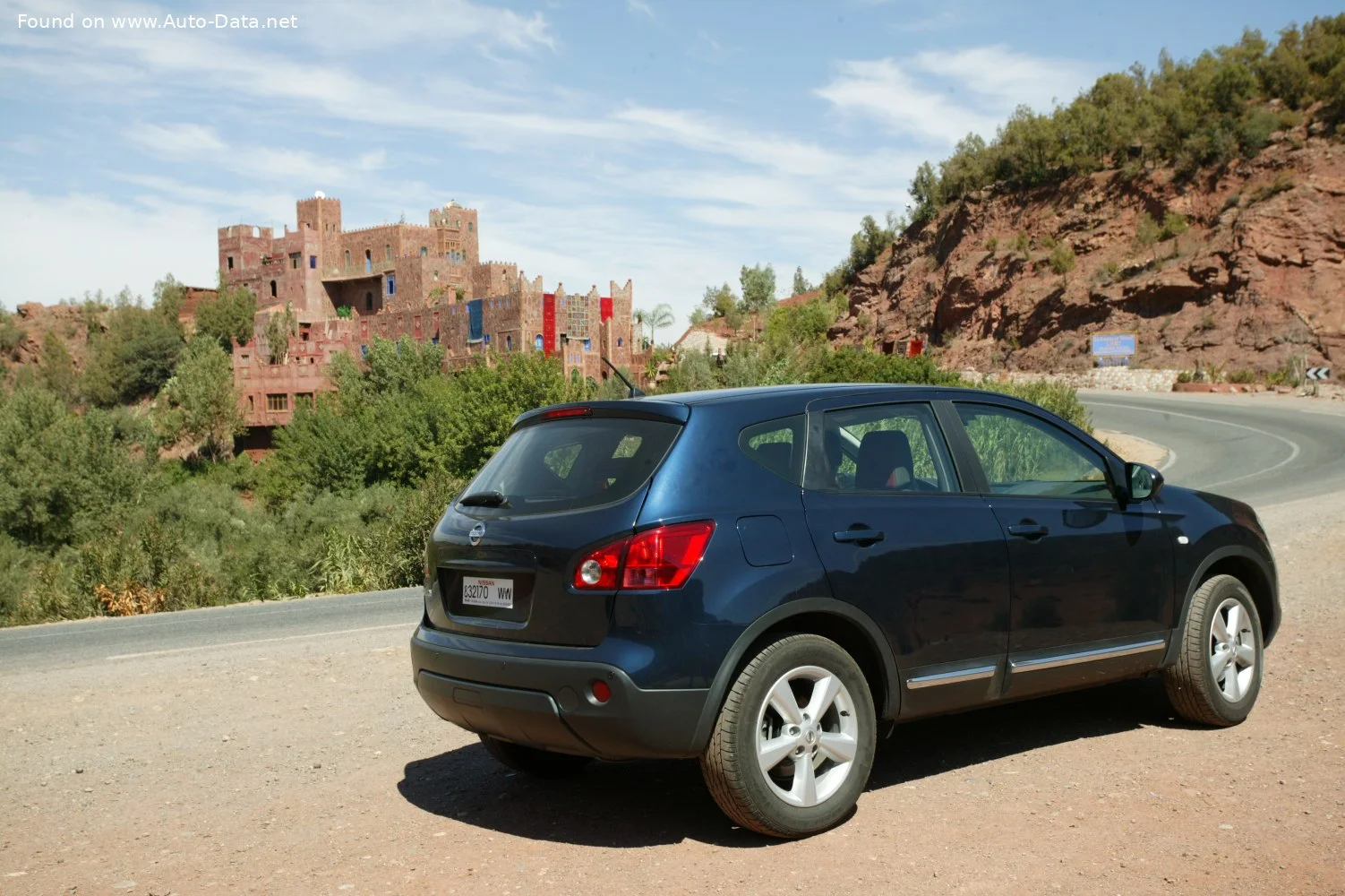 Nissan Qashqai 1.5 dCi (103 Hp)2008 - 2010 thumbnail 2