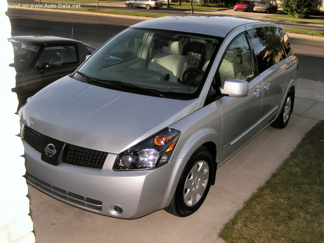 Nissan Quest 3.5 i V6 24V (233 Hp)2003 - 2009 thumbnail 2