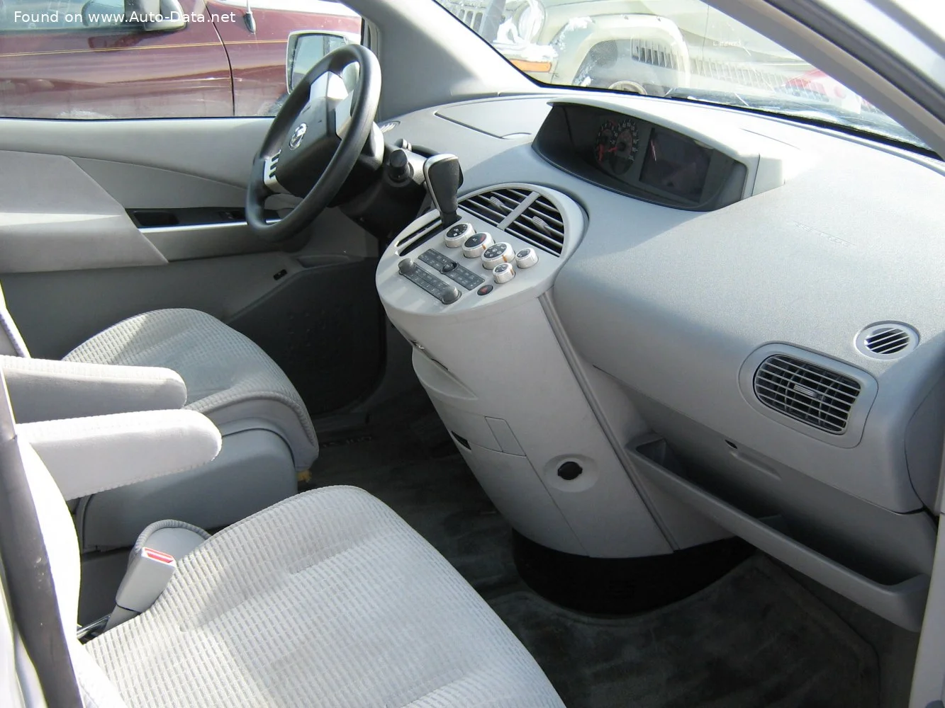 Nissan Quest 3.5 i V6 24V (233 Hp)2003 - 2009 thumbnail 6