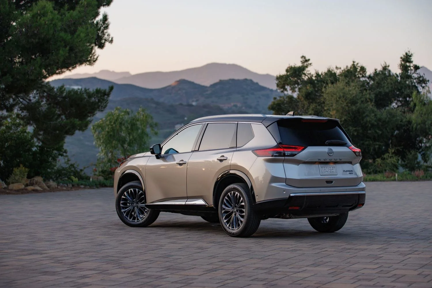 Nissan Rogue 1.5 VC-Turbo (201 Hp) AWD Xtronic2023 - thumbnail 2