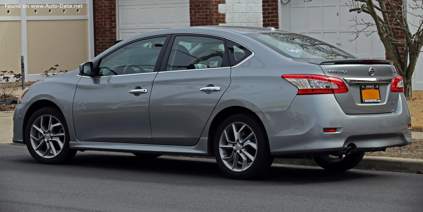 Nissan Sentra 1.8 (130 Hp)2012 - 2015 thumbnail 2