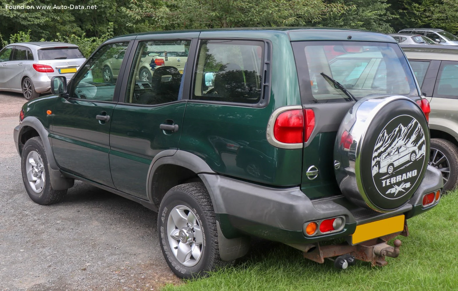 Nissan Terrano 2.4 i 12V (3 dr) (116 Hp)1996 - 2004 thumbnail 2