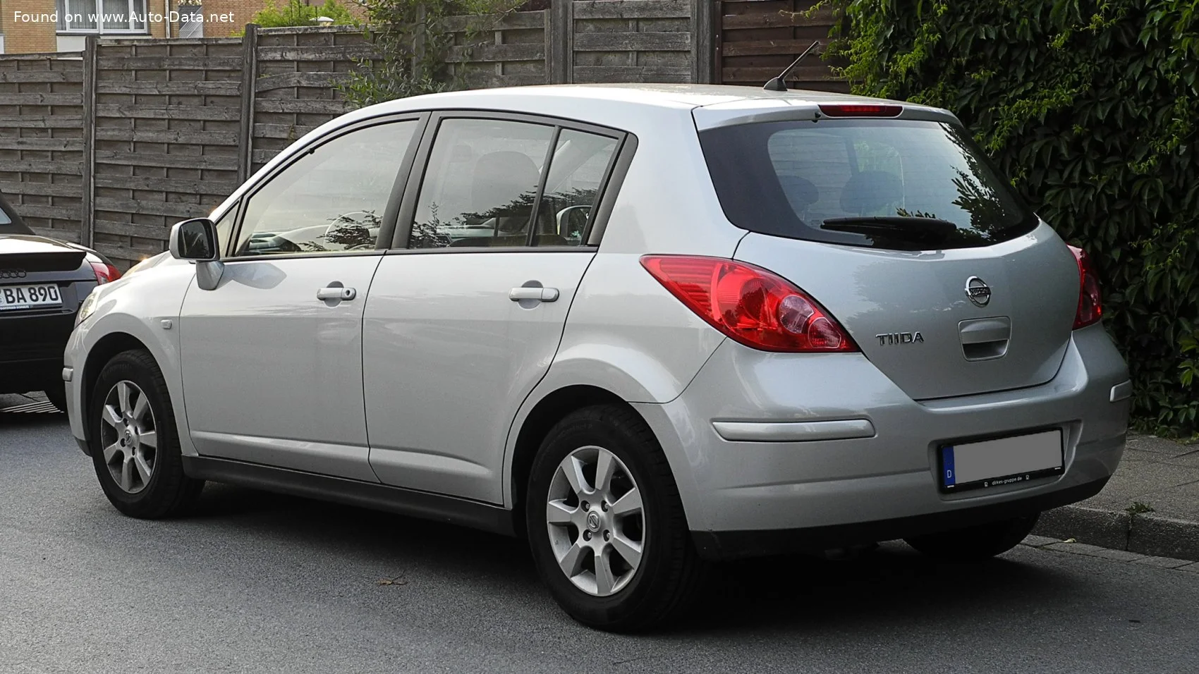 Nissan Tiida 1.6 i (110 Hp)2004 - 2008 thumbnail 2
