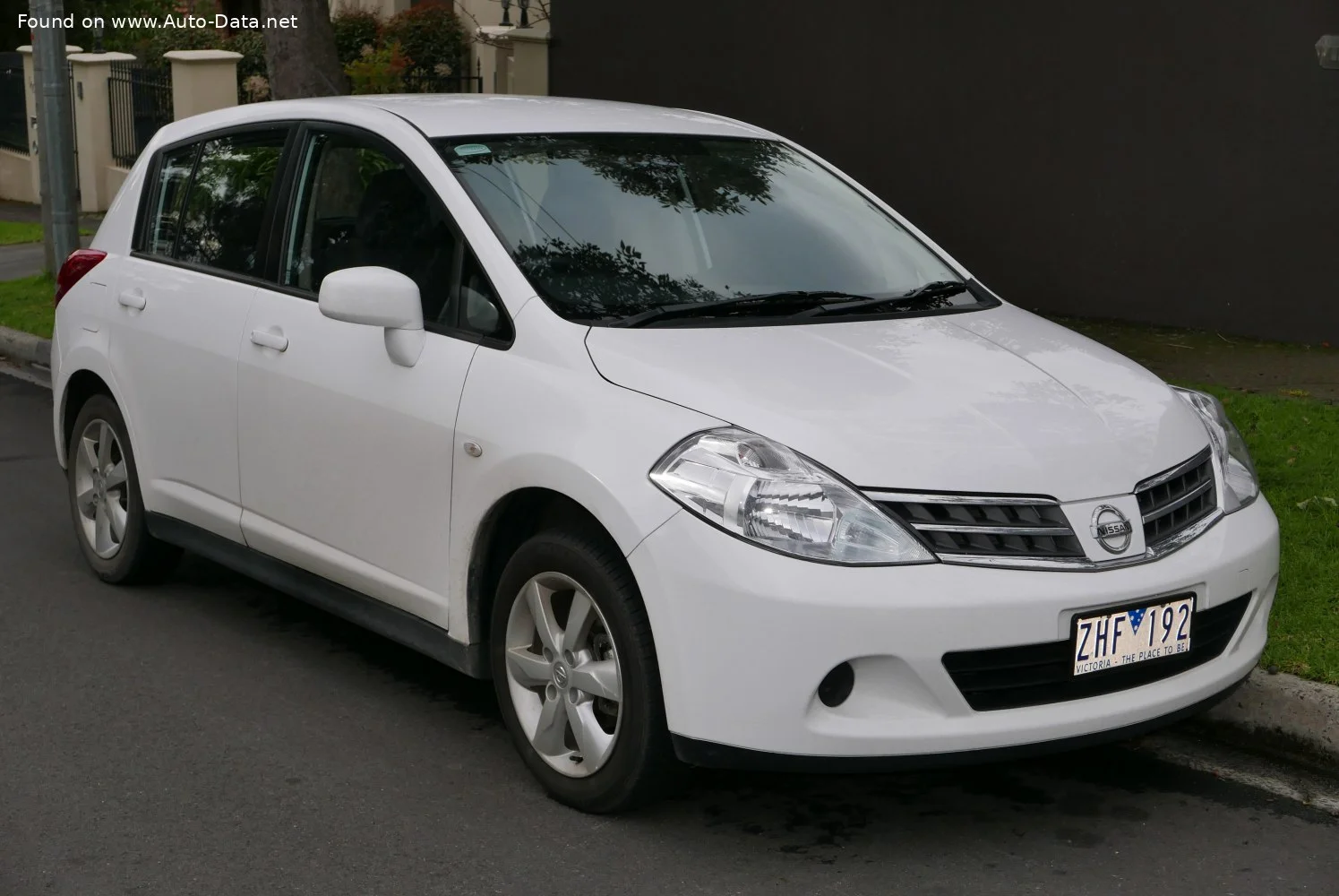 Nissan Tiida 1.6 i (110 Hp)2004 - 2008 thumbnail 3
