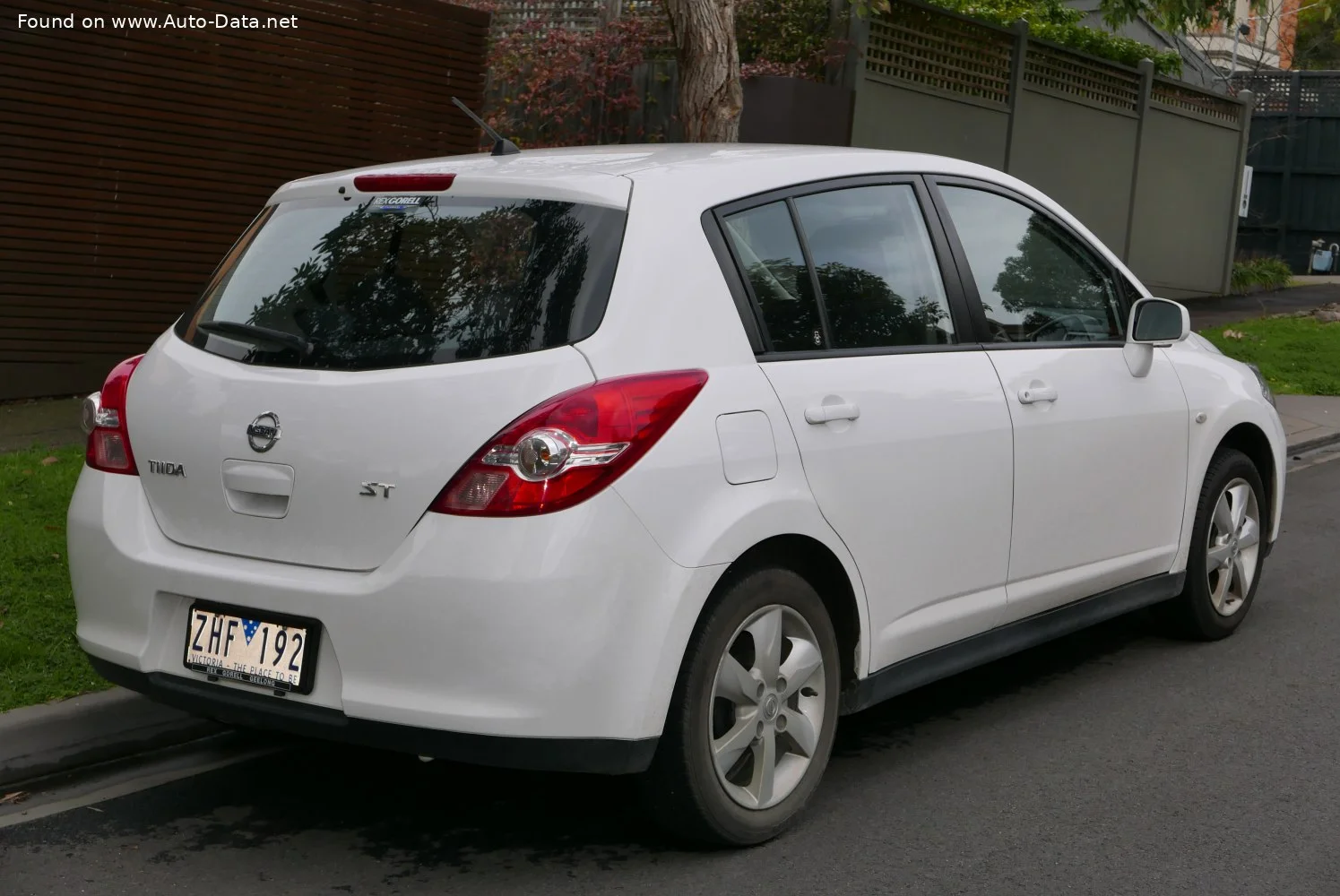 Nissan Tiida 1.6 i (110 Hp)2004 - 2008 thumbnail 4