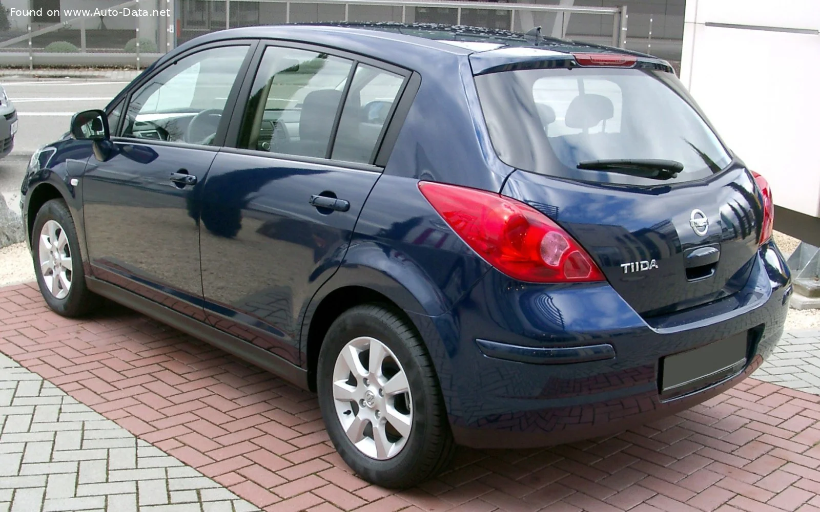 Nissan Tiida 1.6 i (110 Hp)2004 - 2008 thumbnail 6