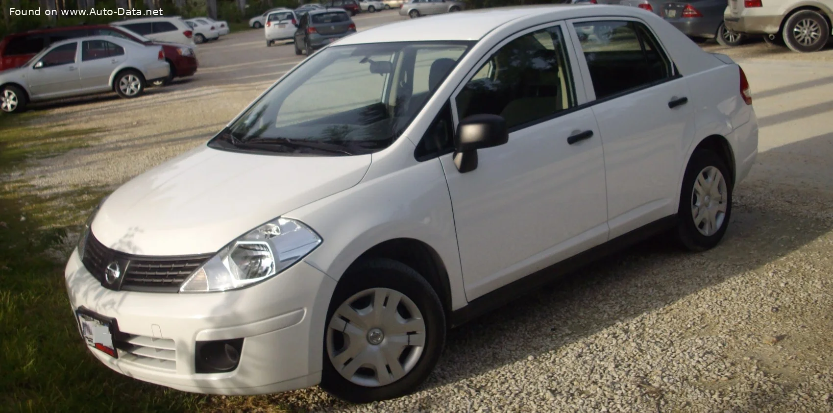 Nissan Tiida 1.6 i (110 Hp)2004 - 2008 thumbnail 3