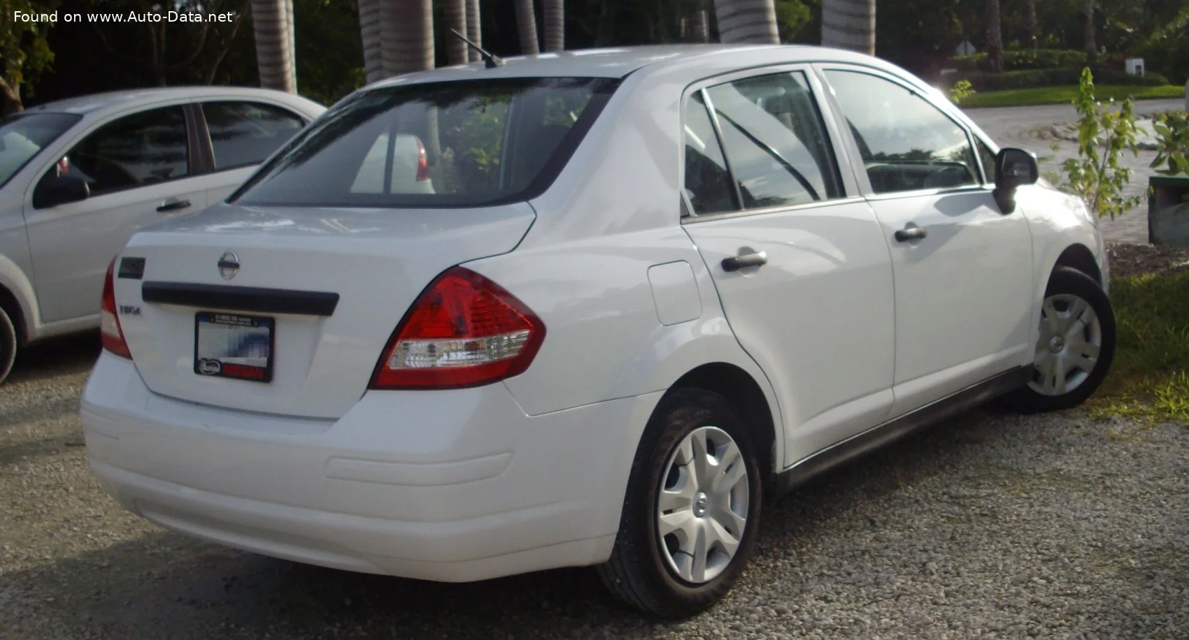 Nissan Tiida 1.6 i (110 Hp)2004 - 2008 thumbnail 4