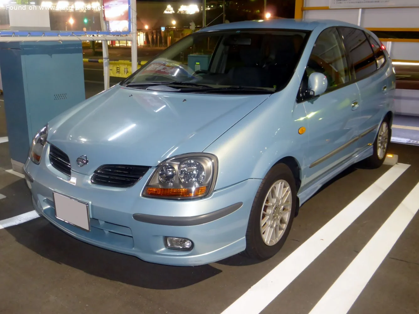 Nissan Tino modeli