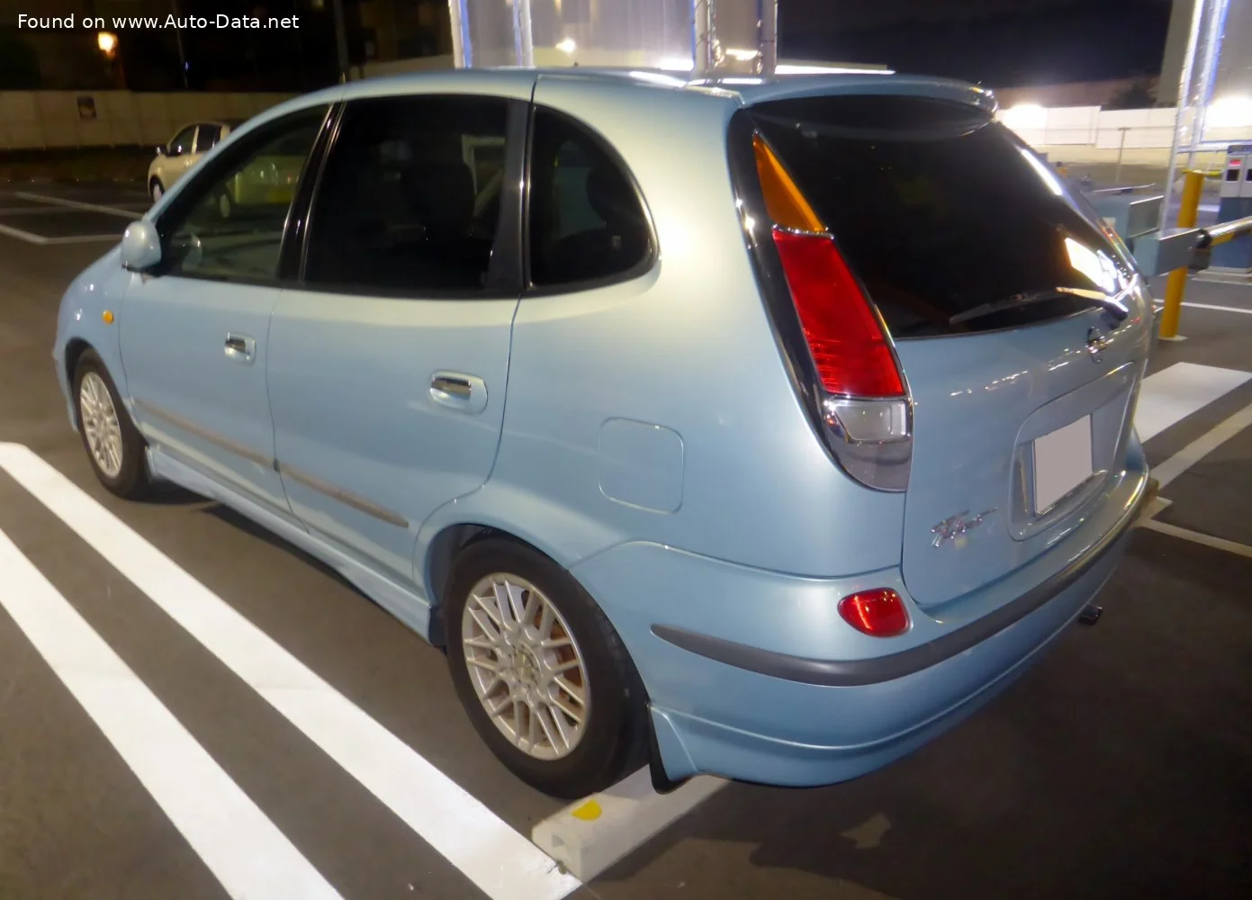Nissan Tino 1.5 i 16V (105 Hp)1999 - 2002 thumbnail 2