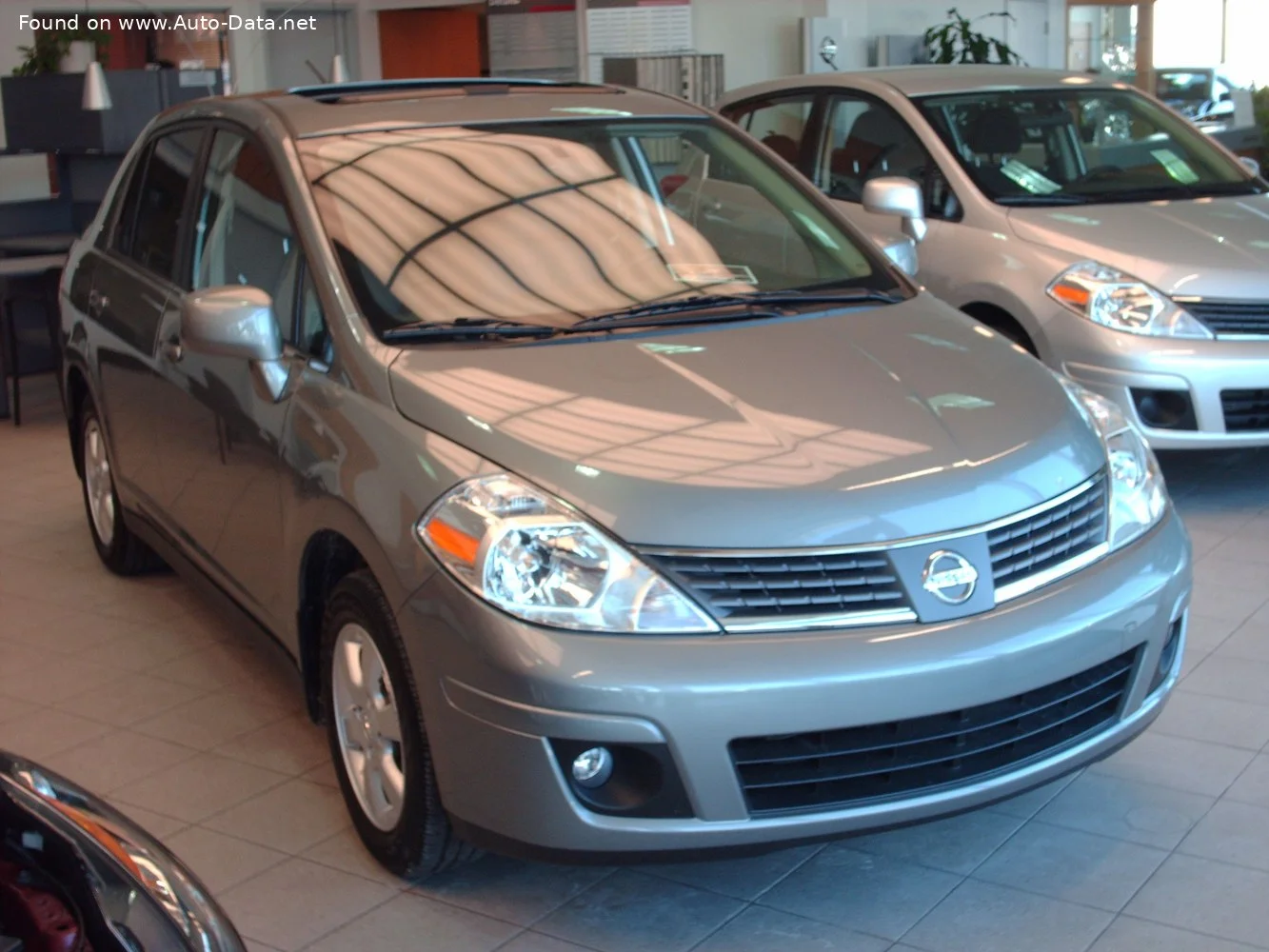 Nissan Versa 1.8 16V (124 Hp)2006 - 2011 thumbnail 2