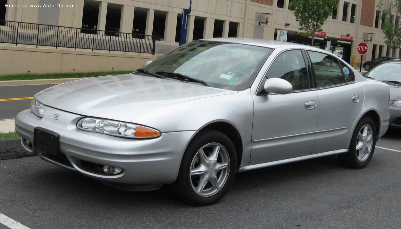 Oldsmobile Alero 2.2 16V (141 Hp)2002 - 2004 thumbnail 2