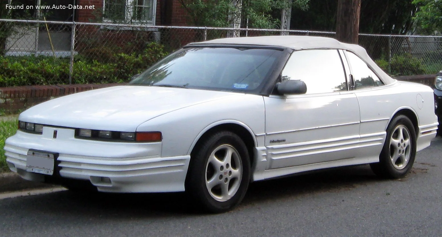Oldsmobile Cutlass 2.3 16V (162 Hp)1987 - 1997 thumbnail 2