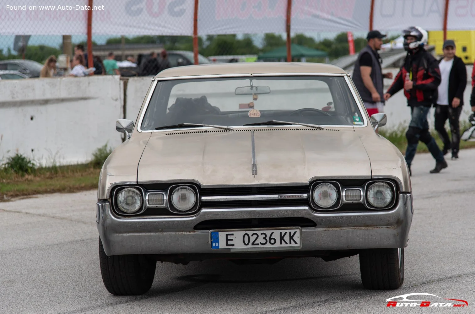 Oldsmobile Cutlass Oldsmobile Cutlass Supreme Holiday Sedan