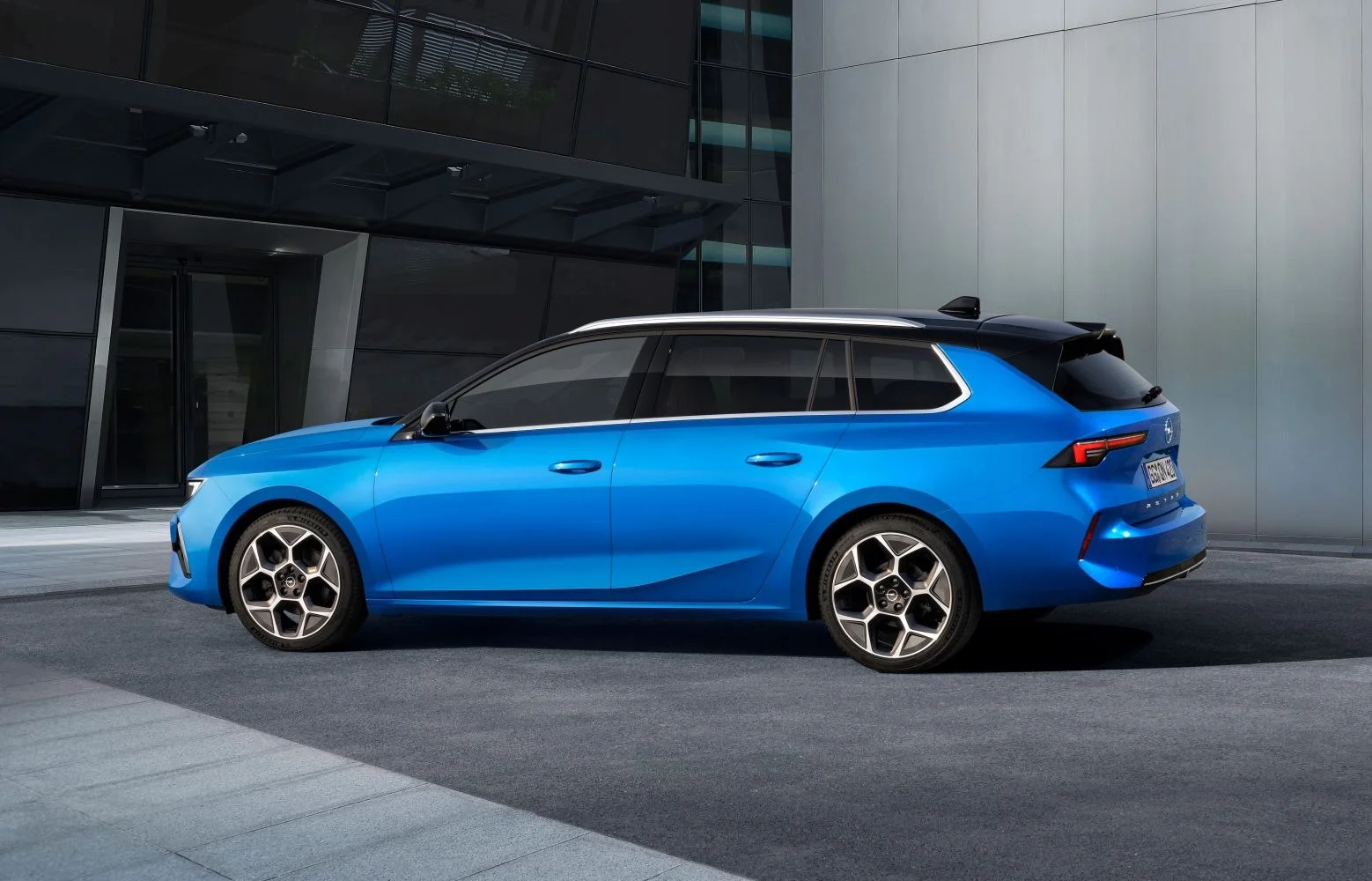 Opel Astra 1.2 Turbo (110 Hp)2022 - 2024 thumbnail 2